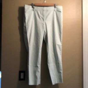 Mint pants with functional pockets